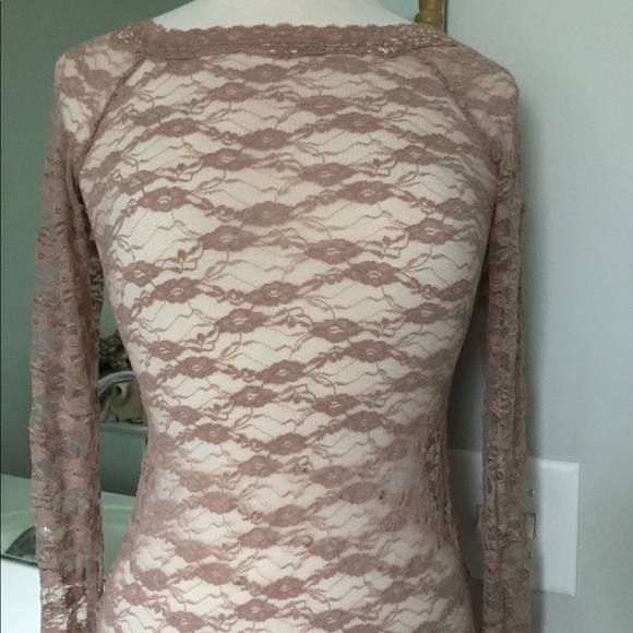 ❌SOLD❌ Powder Pink Lace top - Picture 3 of 5